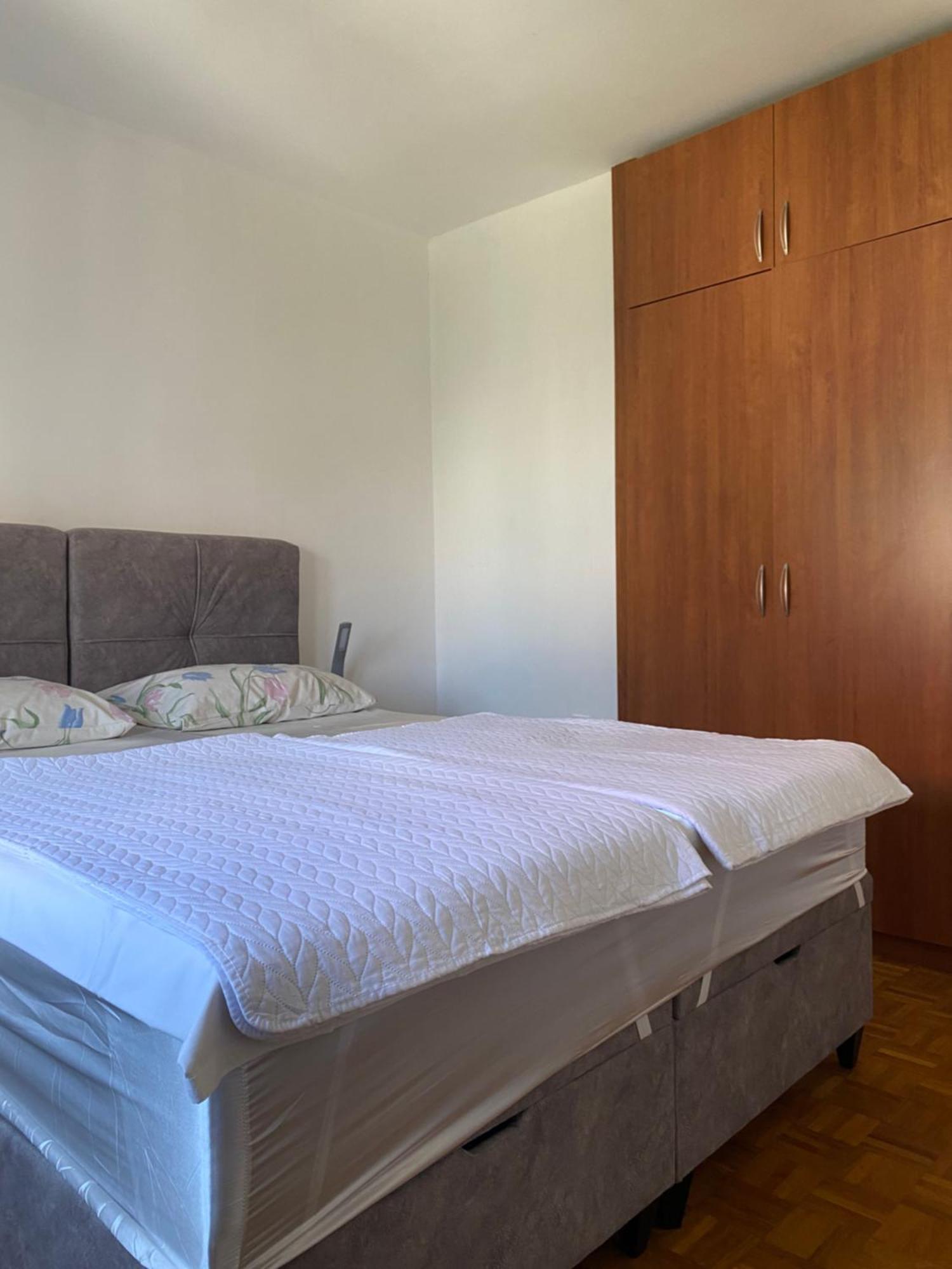 Apartments Zara Luaran gambar